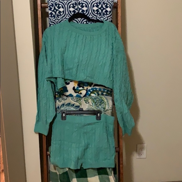 Two piece knit sweater set - Picture 3 of 4